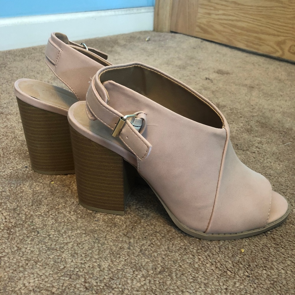 🖤SALE 🖤 Peep Toe sandals